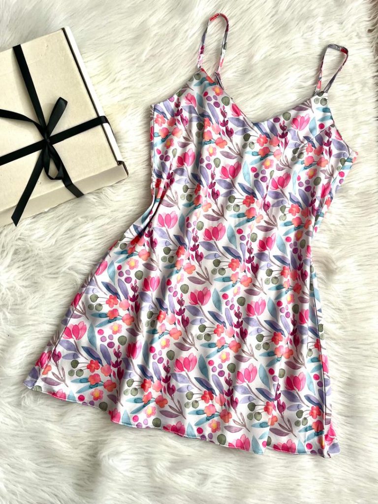 پیراهن ساتن LX طرح گل سرخابی