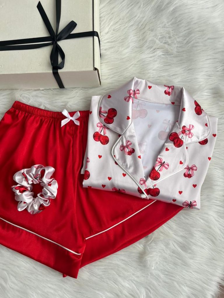 بلوز آستین کوتاه و شلوارک طرح گیلاس