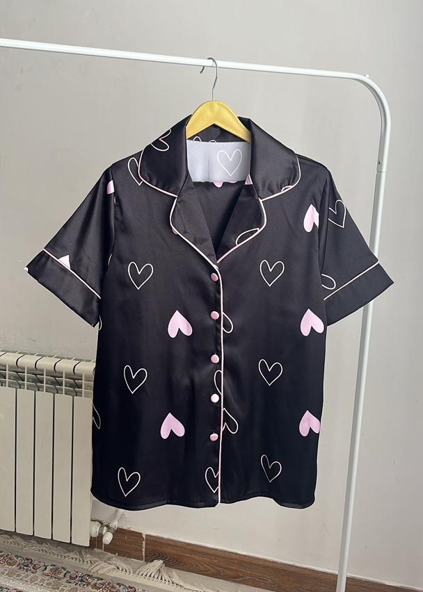 بلوز آستین کوتاه و شلوار مشکی قلب صورتی