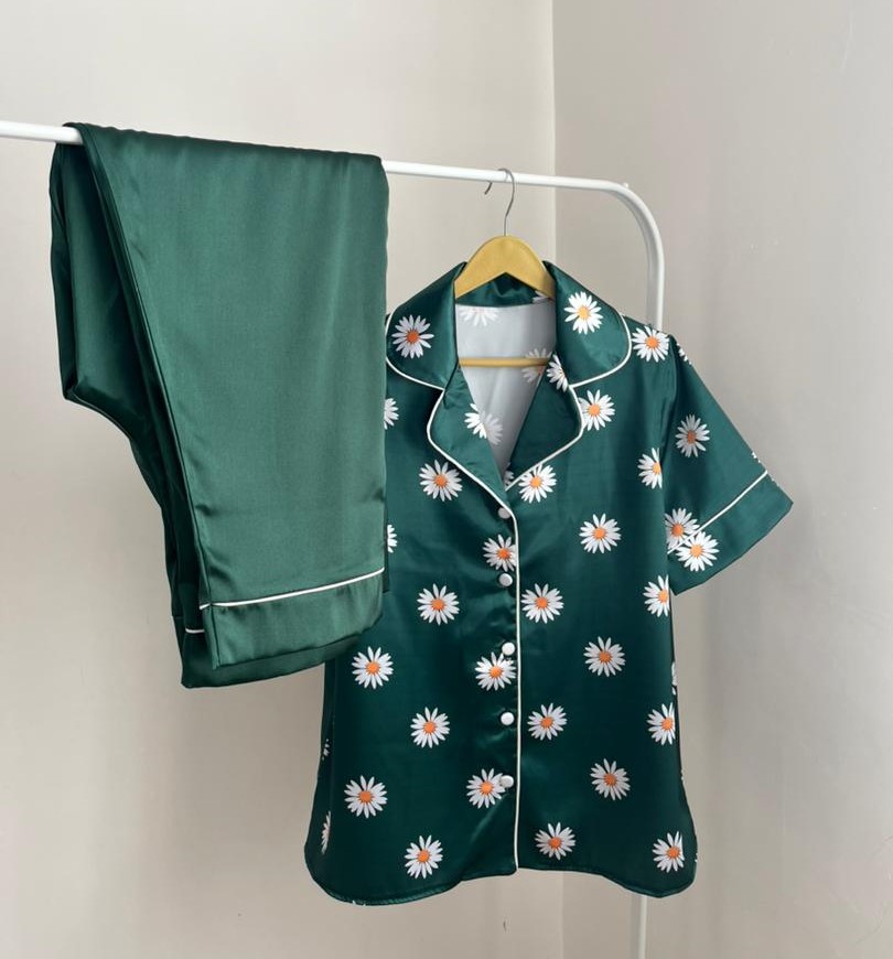 بلوز آستین کوتاه و شلوار ساتن lx سبز بابونه