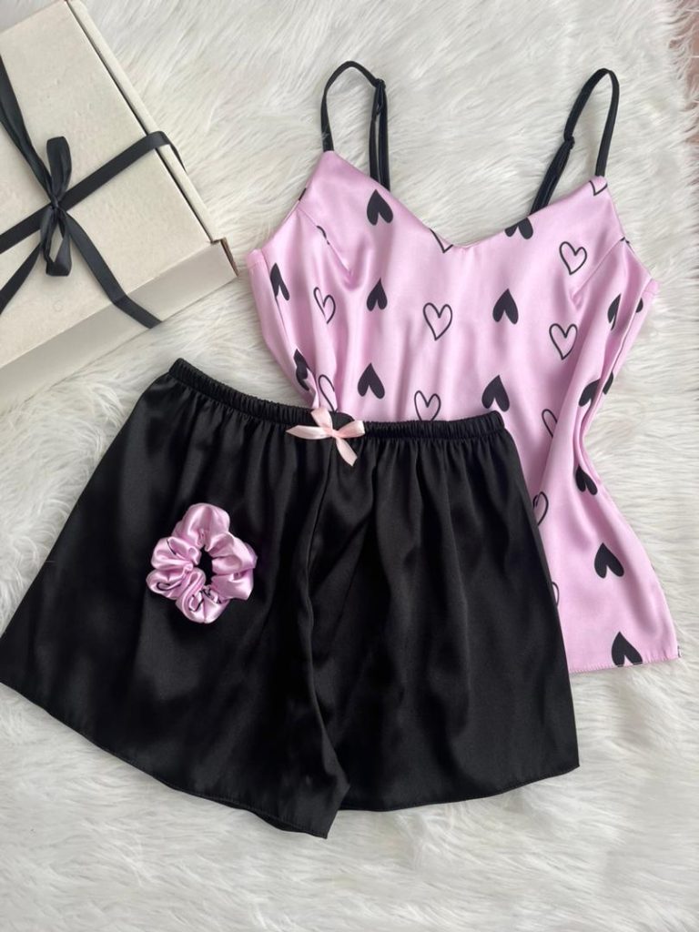 قلبی توپرخالی زمینه صورتی با شلوارک ساده