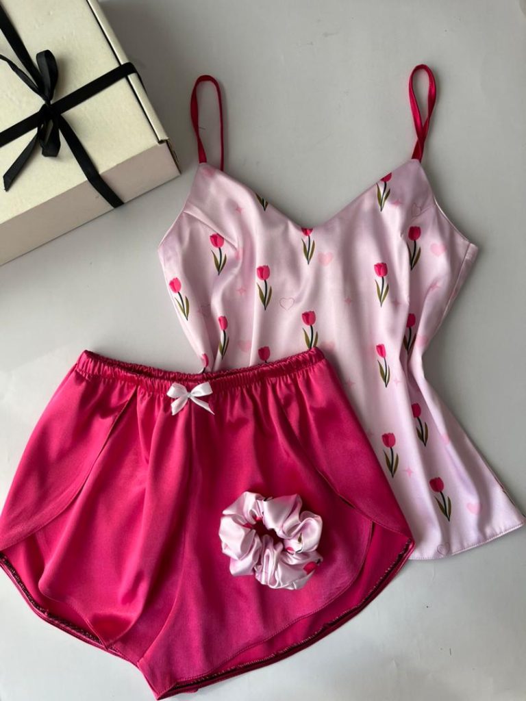 طرح لاله زمینه صورتی با شورتک لاله سرخابی